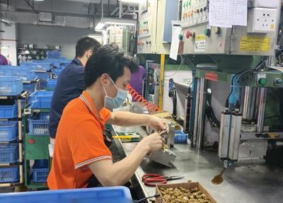 贛州開(kāi)發(fā)區(qū)黨務(wù)公開(kāi)網(wǎng)-- 贛州經(jīng)開(kāi)區(qū)黨工委作風(fēng)建設(shè)專題分析會(huì)暨&ldquo;七個(gè)有之&rdquo;專項(xiàng)治理工作會(huì)議召開(kāi) - 贛州經(jīng)開(kāi)區(qū)第三季度政企圓桌會(huì)暨新材料上下游產(chǎn)品對(duì)接交流會(huì)舉行 - &ldquo;甘霖行動(dòng)&rdquo;引活水 保障生產(chǎn)解民憂 - 胡昊:加強(qiáng)國(guó)資系統(tǒng)監(jiān)管,以勤廉建設(shè)引領(lǐng)國(guó)有企業(yè)做強(qiáng)做優(yōu)做大 - 【黨風(fēng)廉政建設(shè)】鳳崗鎮(zhèn):編印警示錄 讓廉政教育入腦入心 - 本區(qū)資訊